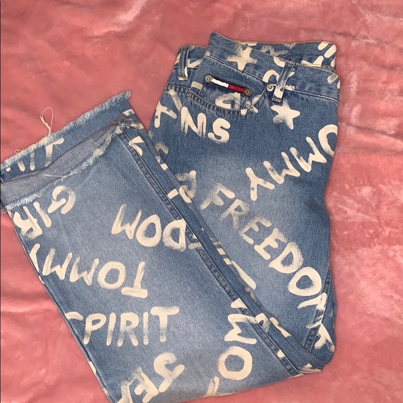 Tommy Jeans - Picture 1 of 4